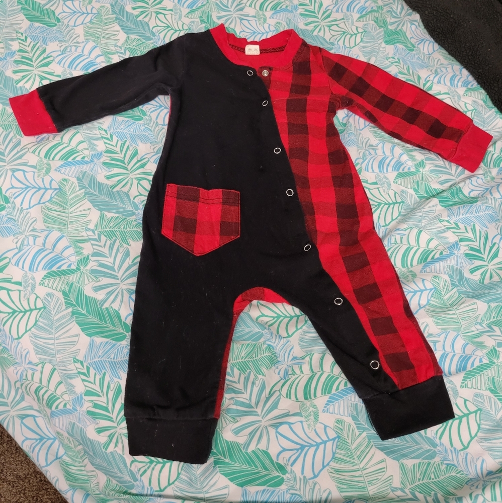 Adorable Plaid Flannel Onsie!! 🧑‍🎄💖